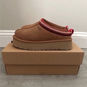 UGG Tazz slides